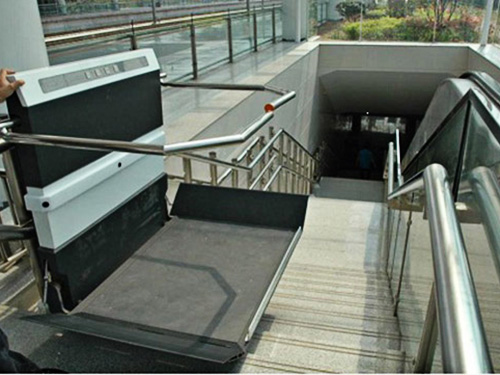 斜掛式輪椅升降平臺(tái)